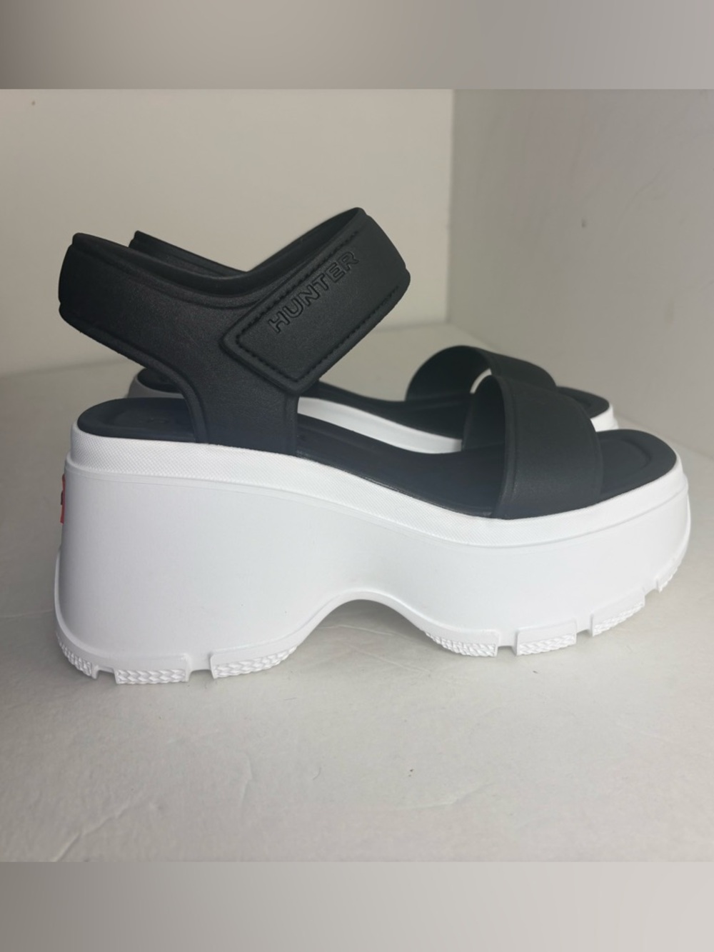 Hunter Abel Black and White Platform Sandals - Picture 2 of 11